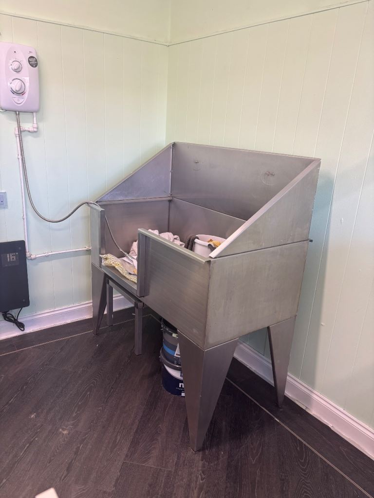 Steel dog grooming bath 