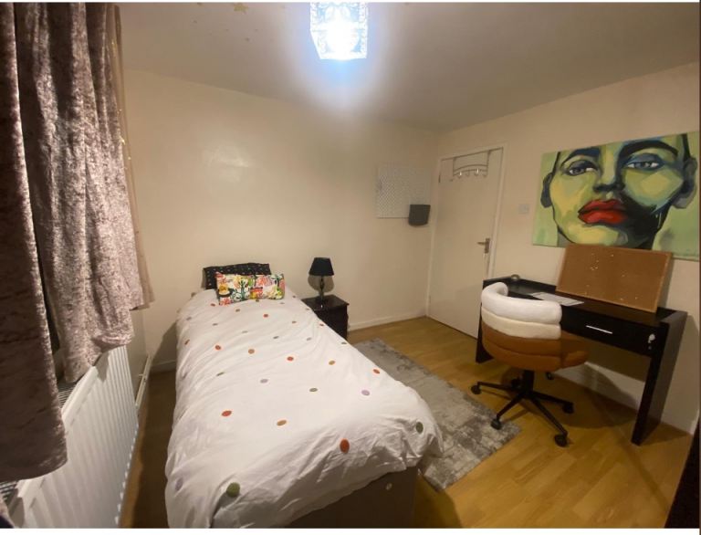 Room in East sheen 