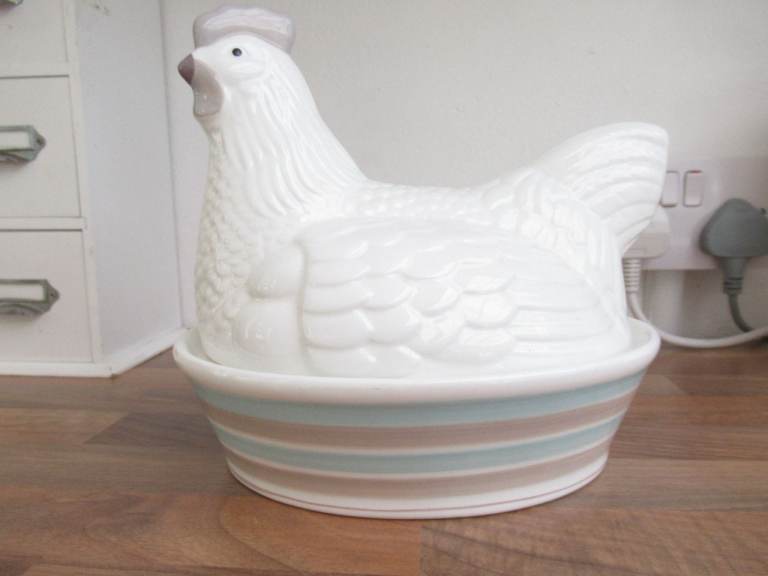 Ceramic Chicken Egg Holder - White & Striped
