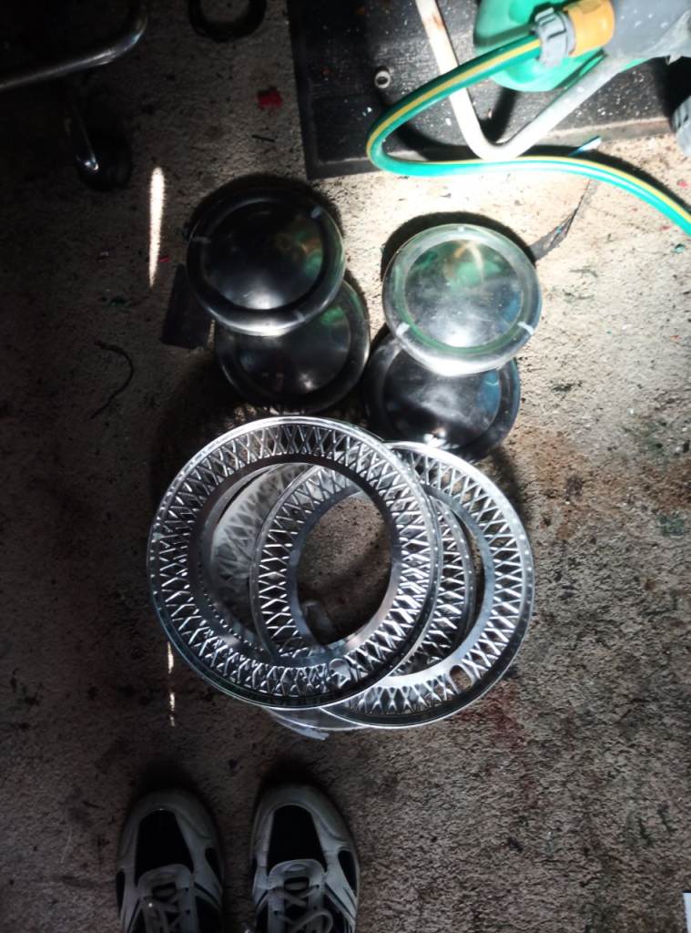 Hub caps and wheel trims 