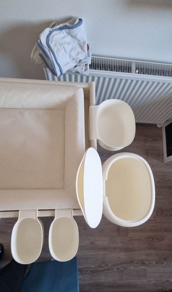 Baby Changing tabel with Storage and mattress – white, Good Condition