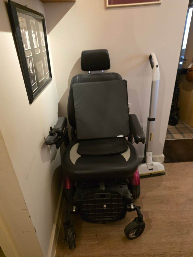 Electric wheelchair 