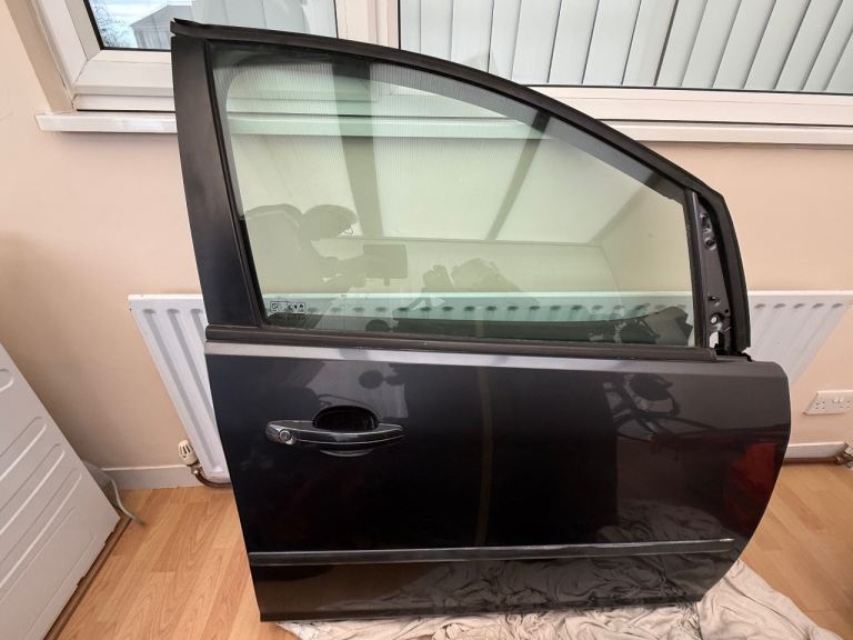 Ford focus c-max front driver door. 