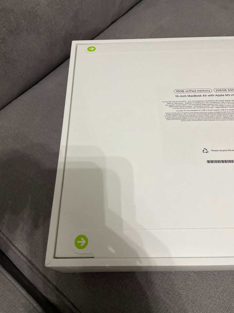 Apple MacBook Air (M3, 15-inch with 8-core CPU and 10-core GPU, 16GB Unified Memory, 256GB SSD