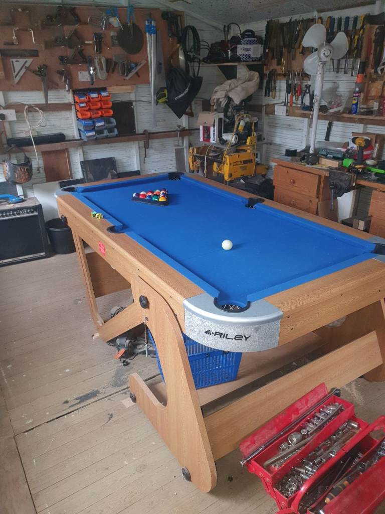 Pool table 