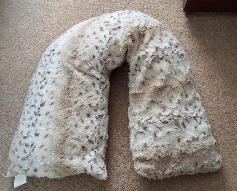 Fluffy u-shaped cushion