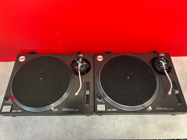 Pair - Technics SL 1210 MK2 Turntables