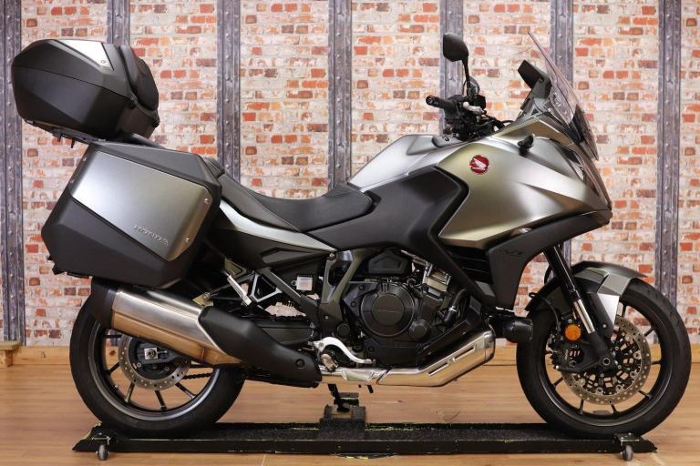 2023 HONDA NT 1100 - ONLY 5,191 MILES - 1 OWNER - TOP BOX - EXCELLENT!