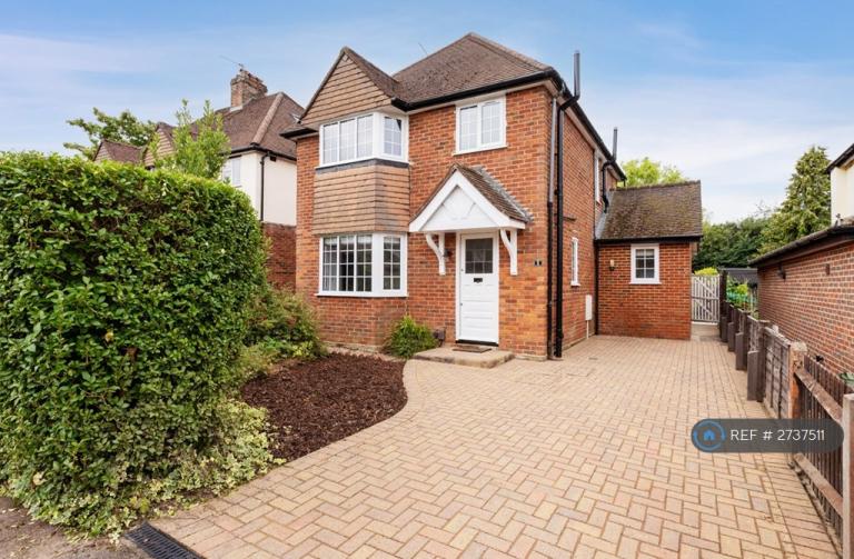 5 bedroom house in Cherry Tree Avenue, Guildford, GU2 (5 bed) (#2737511)