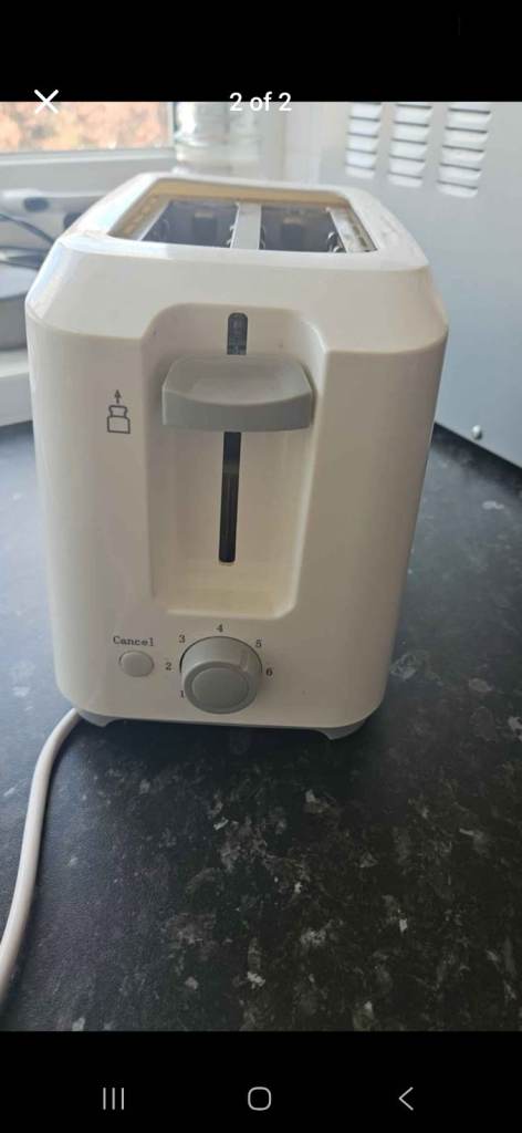 White 2-Slice Toaster – Good Condition
