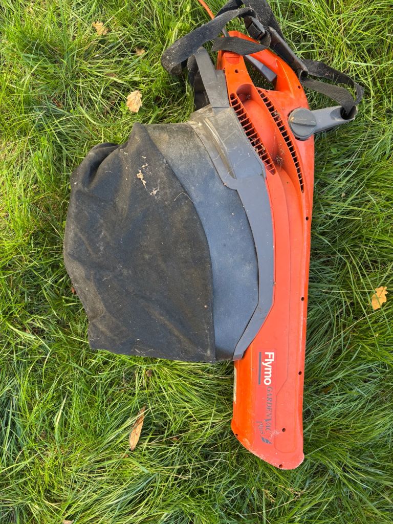 Flymo garden leaf  Shredder  Vacuum 700W  MEV750 Plus strimmer revolution 2500