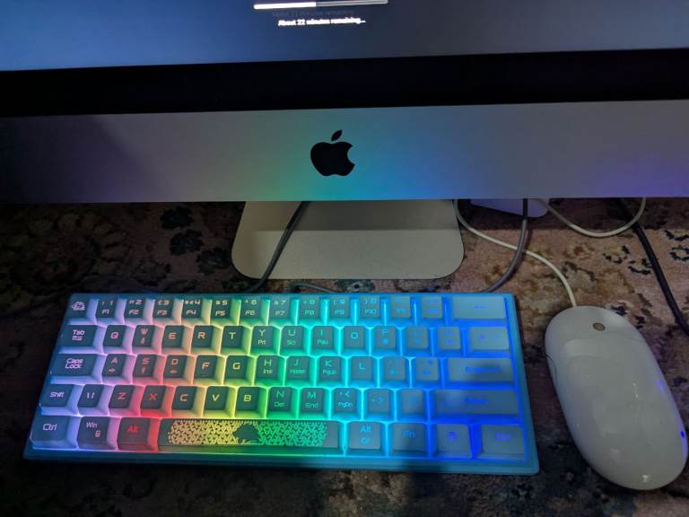 APPLE IMAC 21.5" 128GB SSD + 1TB HDD, 8GB DDR3 I5 QUAD CORE 2.7GHZ WITH INTEL 1536MB GRAPHICS