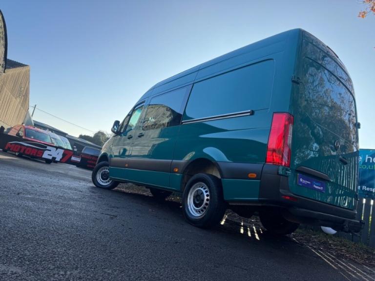  Mercedes-Benz Sprinter SPRINTER 2.1L 314CDI 3.5t H2 L2 RWD WINDOW COMBI CREW