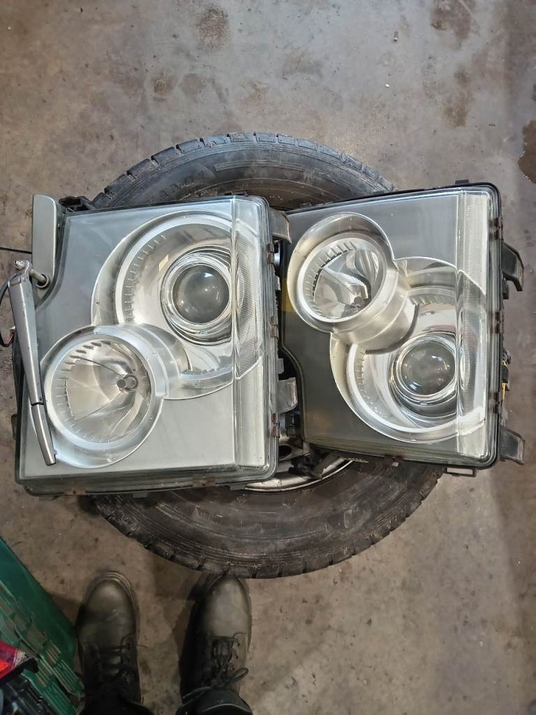 Landrover HSE TD6 Auto  pair of Headlights 