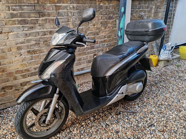 Black 2010 HONDA SH125, 2010, perfect ride. 2 owners. 