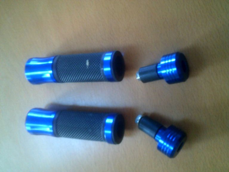 MOTORCYCLE HANDLEBAR GRIPS - LEFT & RIGHT (THROTLE)