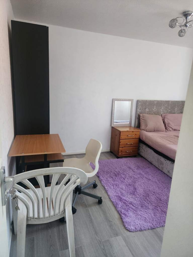 FULLY FURNISHED NICE BIGGER DOUBLE ROOM