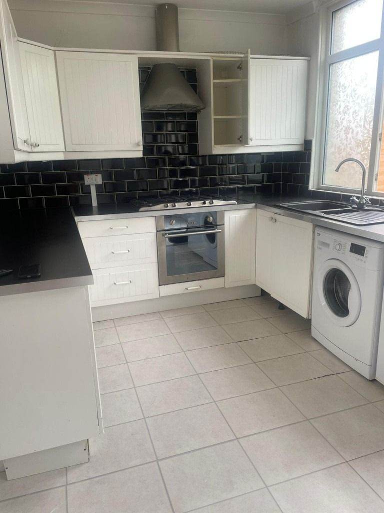 3 bedroom property available for Company Let in Norbury - With Garden & Driveway