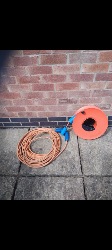 Caravan/camping hook-up cables