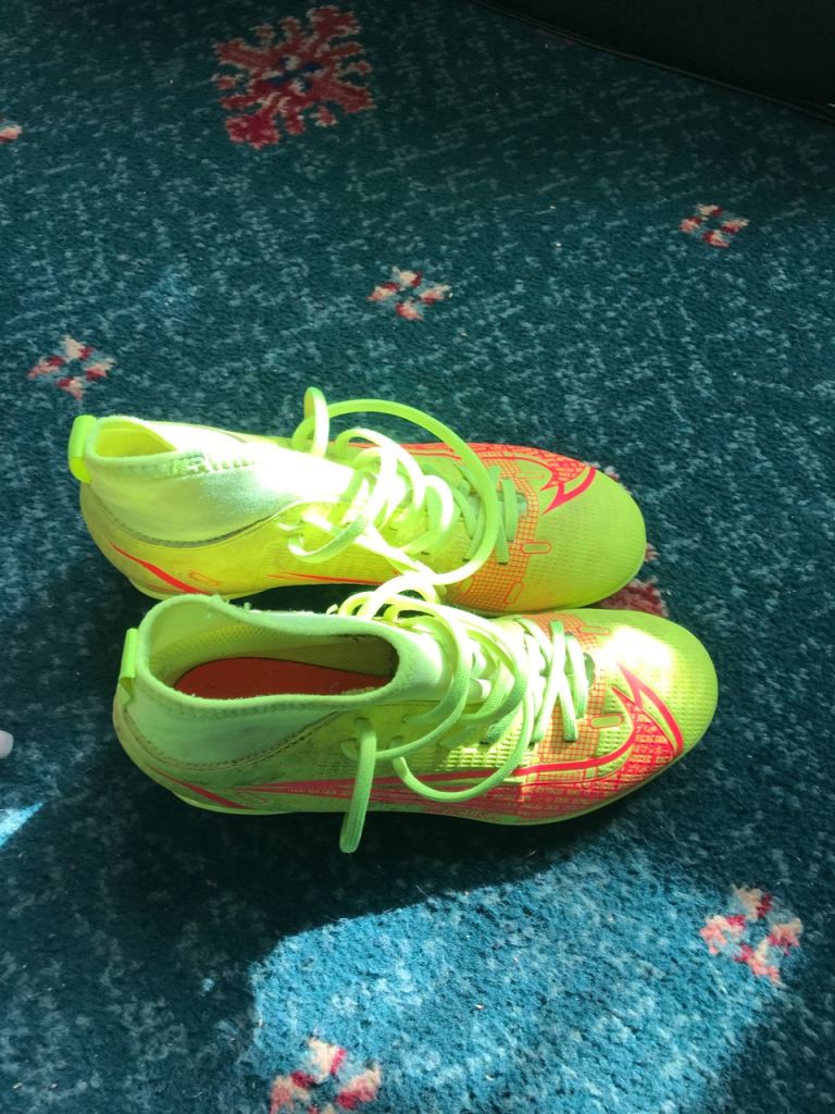 Universal football boots size 2 UK
