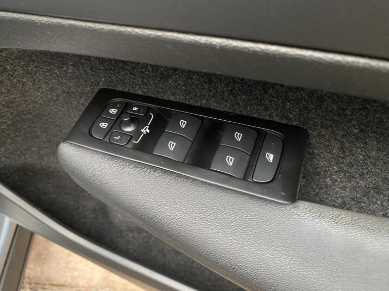 2021 Volvo XC40 2.0 B4 MHEV R-Design Auto Euro 6 (s/s) 5dr ESTATE Petrol/Electric Hybrid Automatic