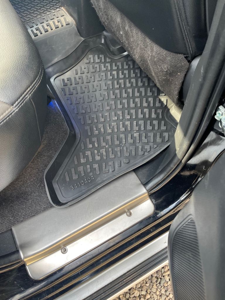 Mitsubishi l200 floor mats 