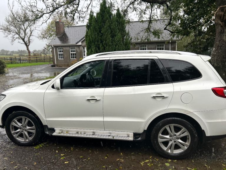 Hyundai Santa Fe Automatic 7 seater 4 wheel drive Drives perfect Hard to get Ideal Family car