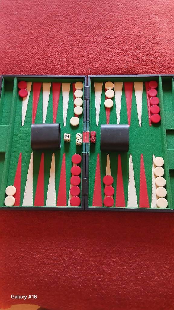 Full Backgammon Set In Travel Case Ex Con