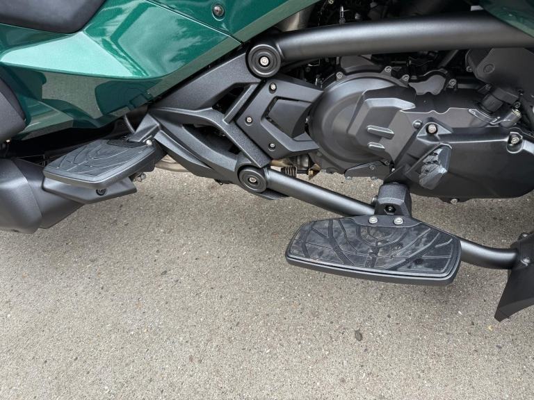 2025 Can-Am Spyder F3 Limited 1330cc 6 speed semiauto trike British Racing Green