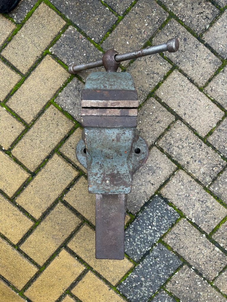 Heavy duty record No 23 bench vice with quick release 