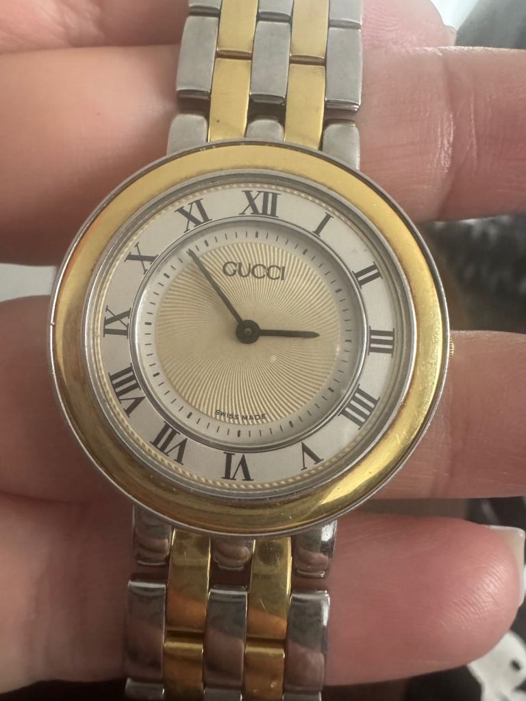 Ladies vintage gucci watch 