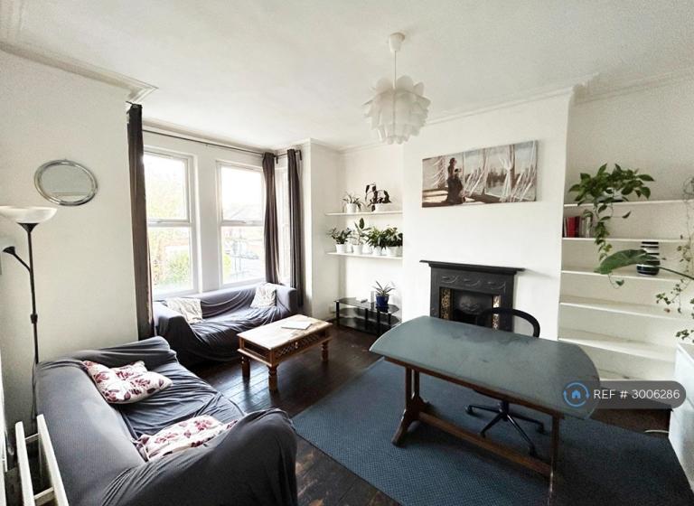 1 bedroom flat in Belmont Road, London, N15 (1 bed) (#3006286)