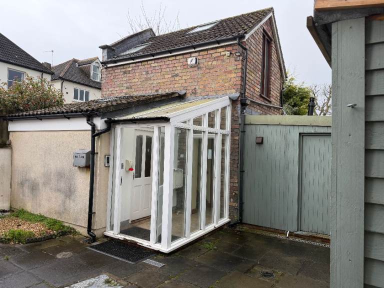 FOR SALE Coach House 41b Henleaze Road, Henleaze, Bristol BS9 4JU - Freehold  £285,000