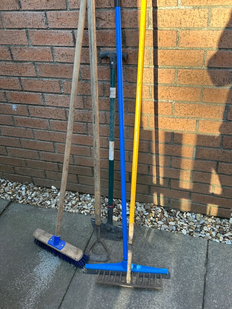 PENDING COLLECTION Free gardening tools