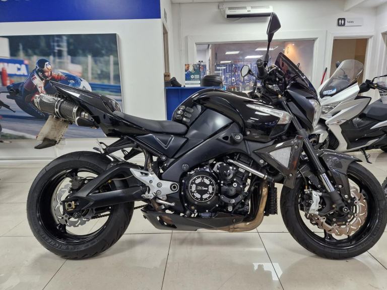 SUZUKI GSX1300 B-KING IN BLACK