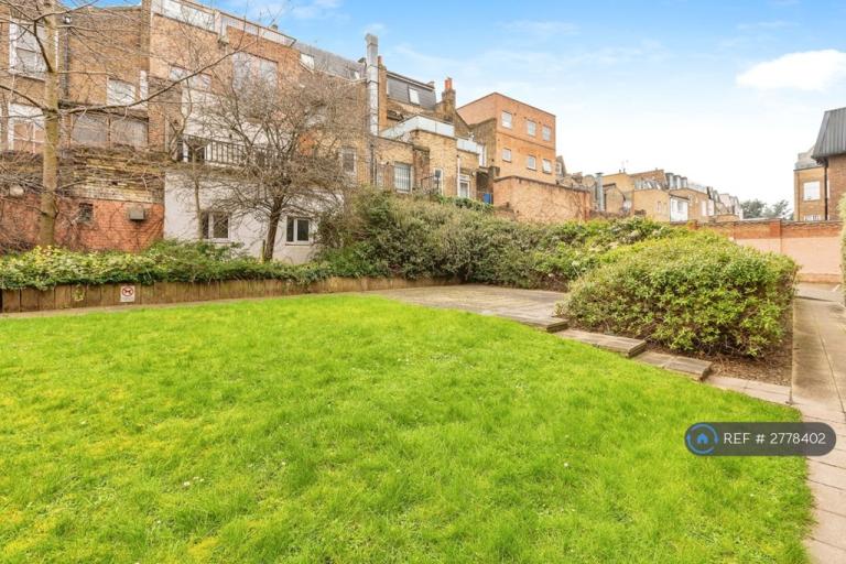 2 bedroom flat in Athol Court, London, N4 (2 bed) (#2778402)