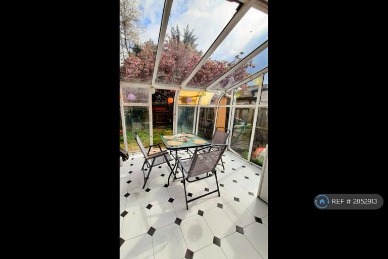 2 bedroom house in Maswell Park Road, Hounslow, TW3 (2 bed) (#2852913)