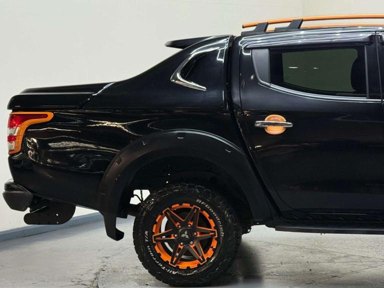 2018 Mitsubishi L200 2.4 L200 Barbarian SVP II DI-D Auto 4WD Pickup Diesel Automatic