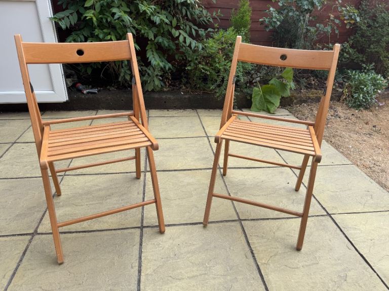 2 x Wooden Fokding Chairs
