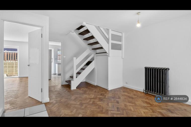 4 bedroom house in Shrewsbury Lane, London, SE18 (4 bed) (#2844834)