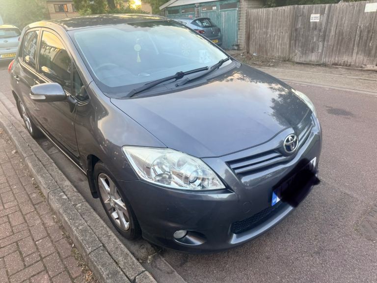 Toyota Auris 1.6 Petrol Automatic, 80K Mileage, HPI Cleared . GEARBOX Issue.