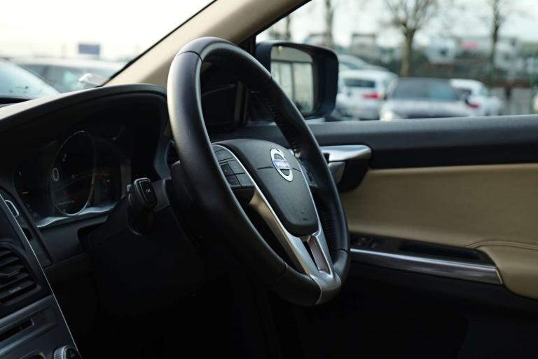 2016 Volvo XC60 2.4 XC60 SE Luxury Nav D5 AWD 4WD 5dr SUV Diesel Manual