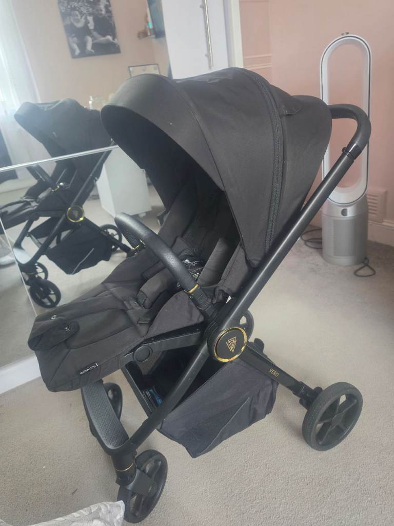 Venicci Pram/Stroller - Black, Excellent Condition with Rain Cover