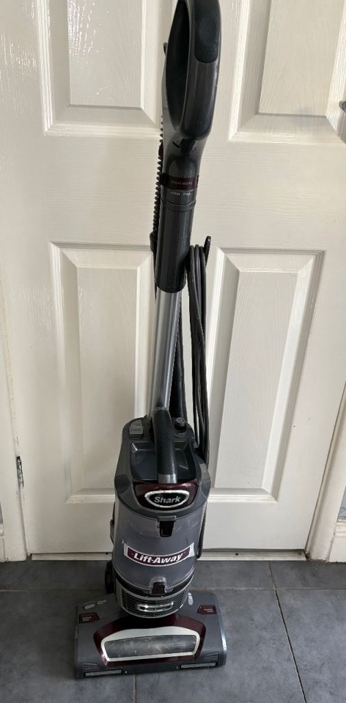 Shark Lift-Away Vacuum Cleaner with attachments 