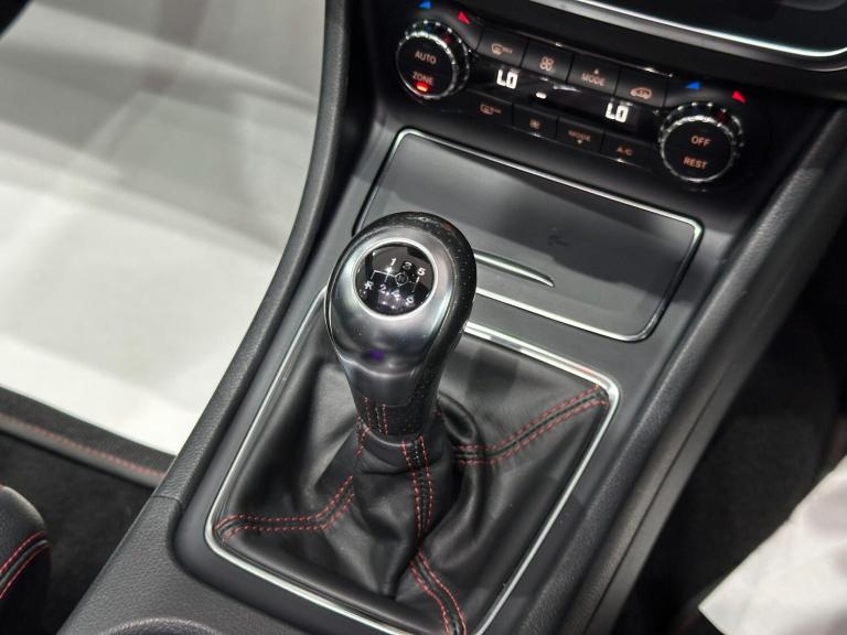 2017 Mercedes-Benz GLA GLA 200d AMG Line Premium Plus 5dr ESTATE DIESEL Manual