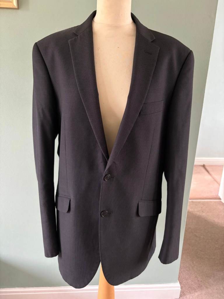 LADS/MENS 2 PIECE SUIT ONLY WORN FOR A FEW HOURS IN IMMACULATE CONDITION, £30.00 ONO 