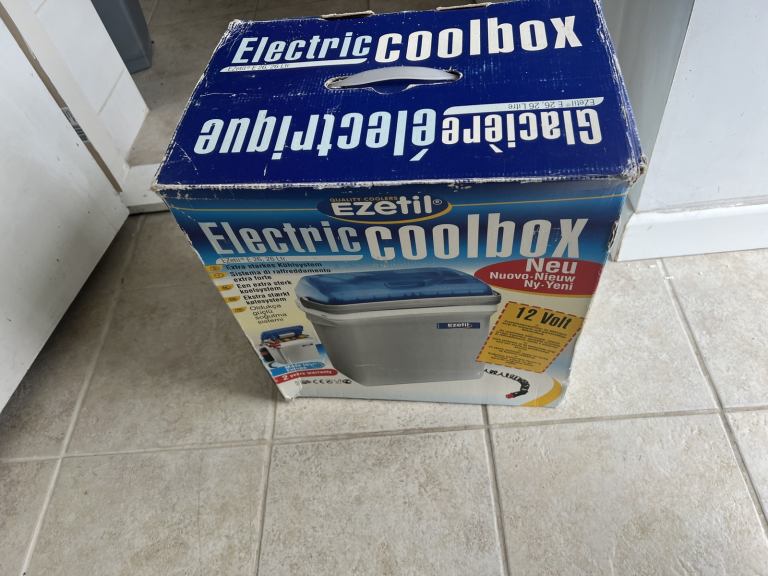 Portable car icebox to plug in