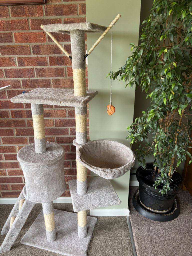 Cat tree tower