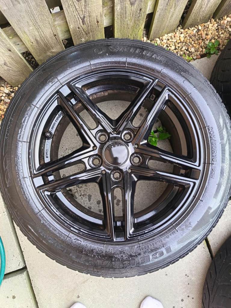 4 x Borbet XR 16" Gloss Black Alloy Wheels & Tyres 