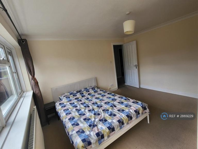 1 bedroom in Conniburrow, Milton Keynes, MK14 (#2869229)